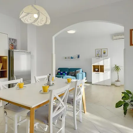 Ideal For Families With Pets Apartment Pula