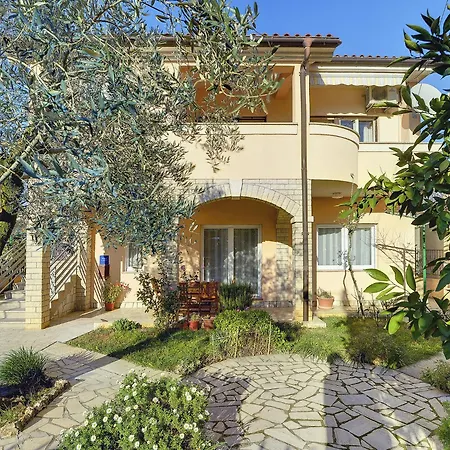 Apartment Ideal For Families With Pets Pula
